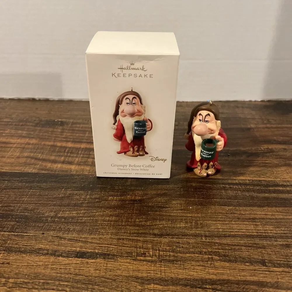 HALLMARK KEEPSAKE ORNAMENT SNOW WHITE GRUMPY BEFORE COFFEE 2007